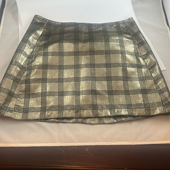 Urban Outfitters Dresses & Skirts - Urban Outfitters - gold with black plaid skirt with front pockets. Size Small.